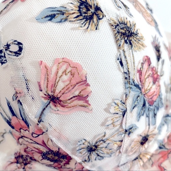 VICTORIA'S SECRET
DREAM ANGELS LIGHTLY LINED FLORAL DEMI BRA - Picture 2 of 8